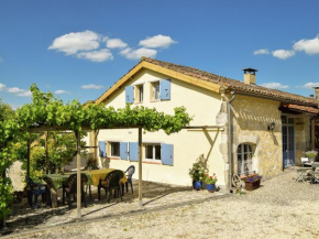 Quaint Cottage in Saint Eutrope de Born with Swimming Pool